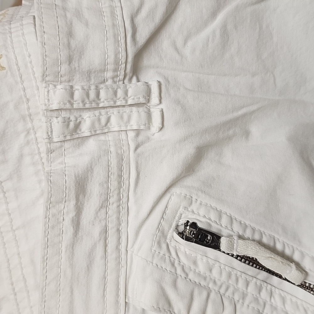 AE Snappy Stretch Low-Rise Baggy Flare Cargo 14 Short in White - Picture 6 of 8